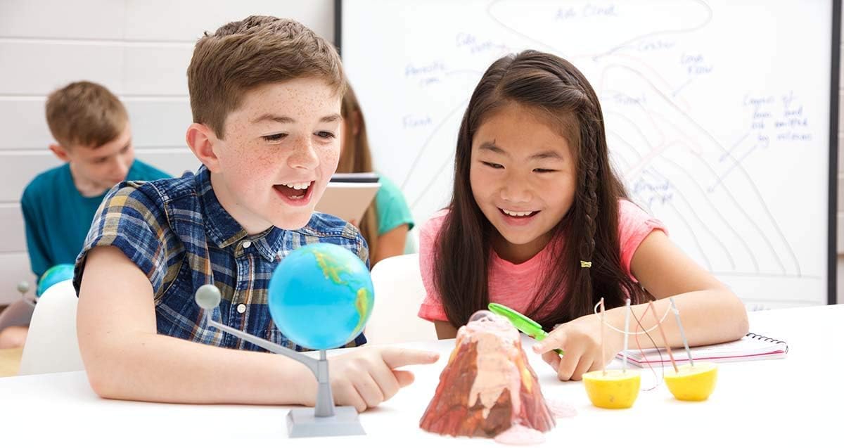 Storio Volcano Eruption DIY Science Kit for Kids | Make Your Own Volcano with Mold, Gypsum & Paint | Fun Learning Activity for Boys & Girls Age 5+ | STEM Educational Experiment Kit